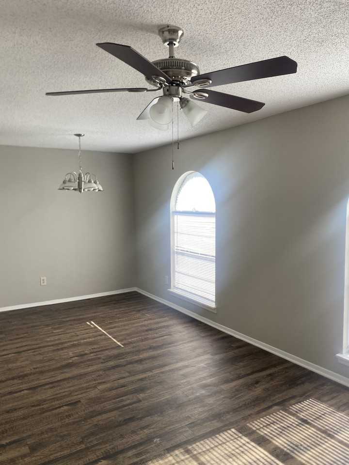 5060 Walker Dr - Photo 3 of 17