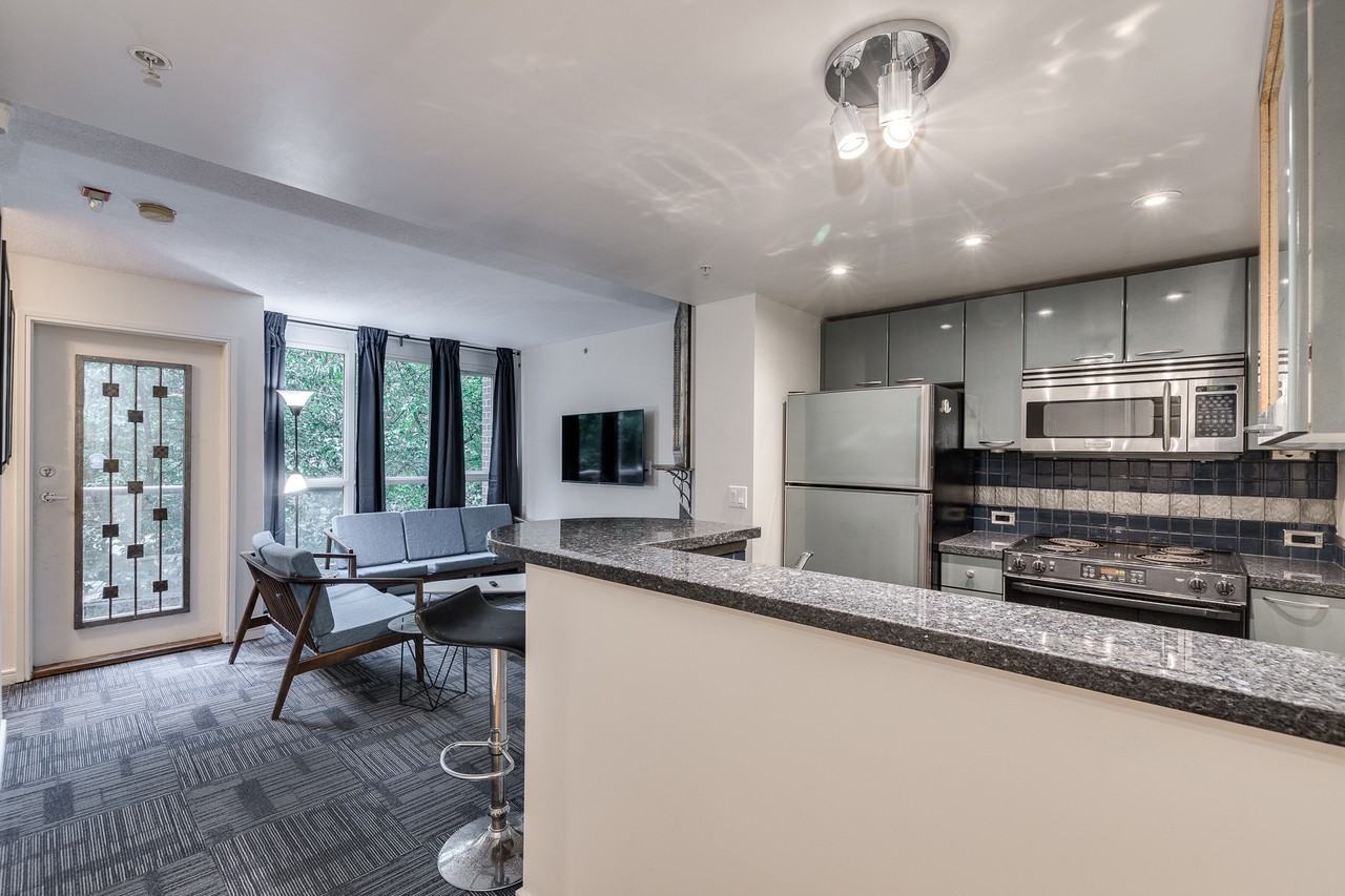 887 Helmcken Street - Photo 4 of 18