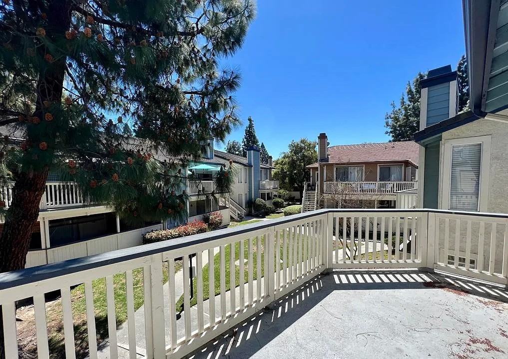 2390 Pleasant Way - Photo 4 of 10