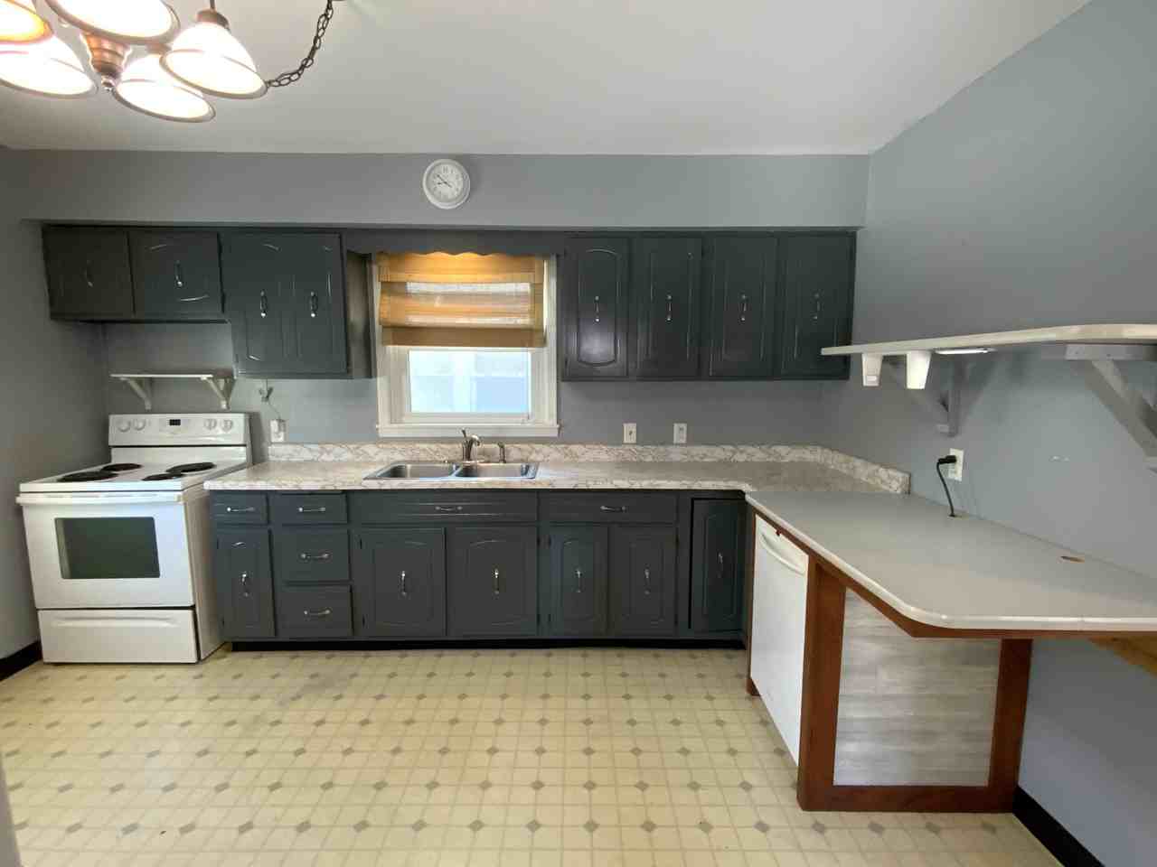 1702 Iowa Avenue - Photo 4 of 16