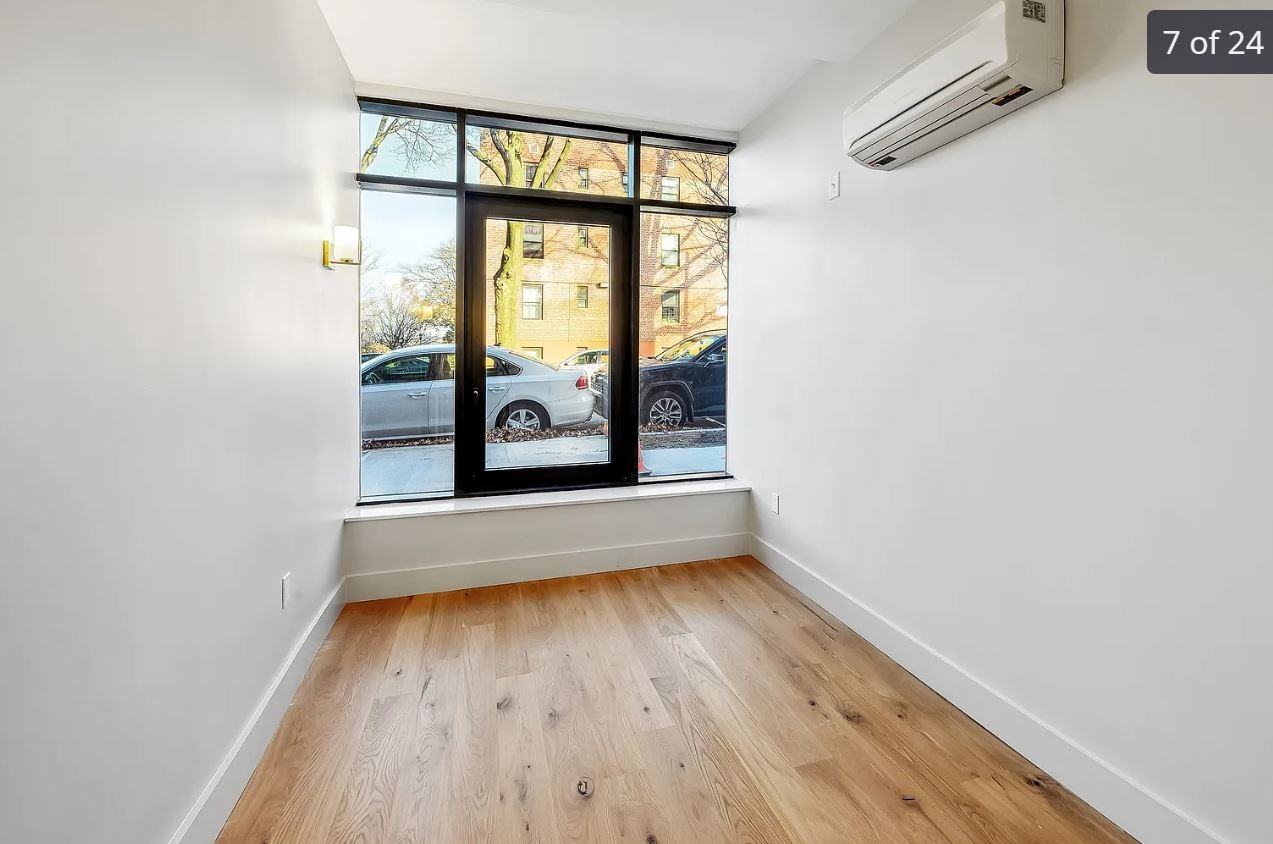 1890 Pelham Pkwy S - Photo 3 of 4