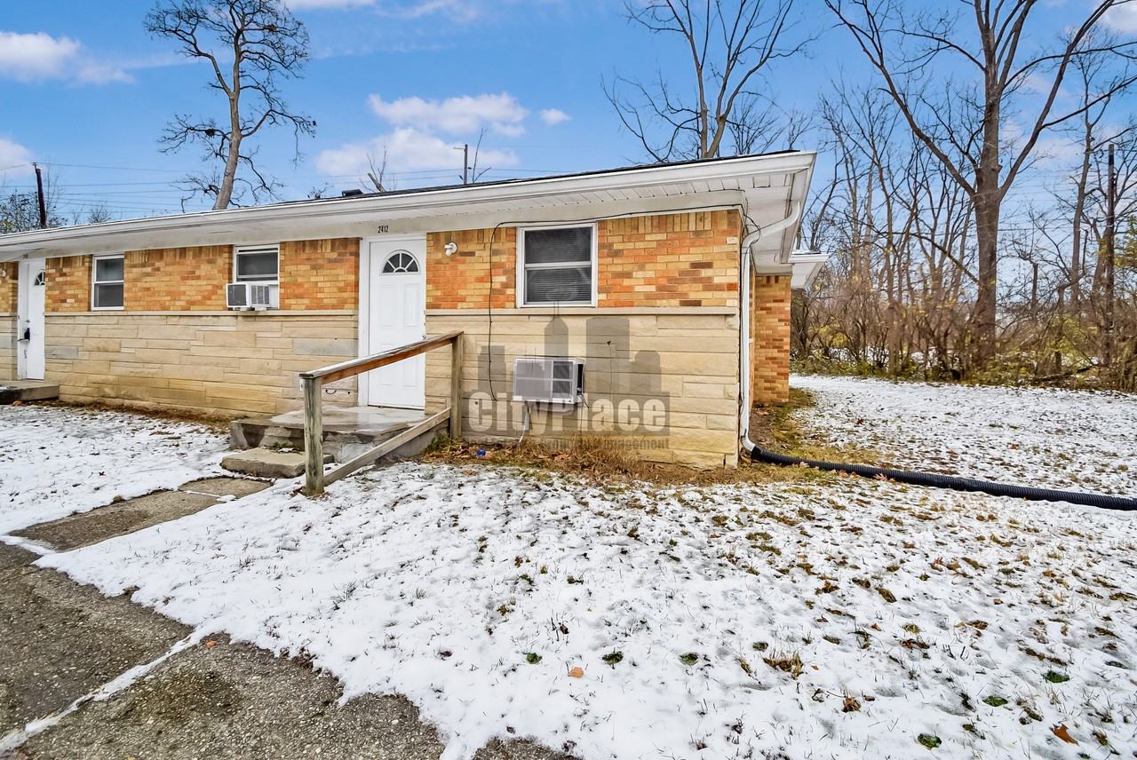 2412 Lesley Avenue - Photo 5 of 15