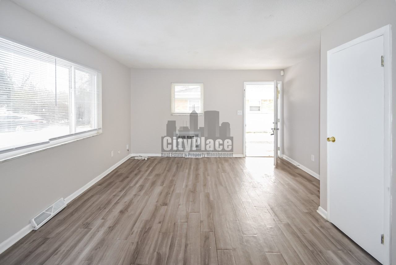 2412 Lesley Avenue - Photo 6 of 15