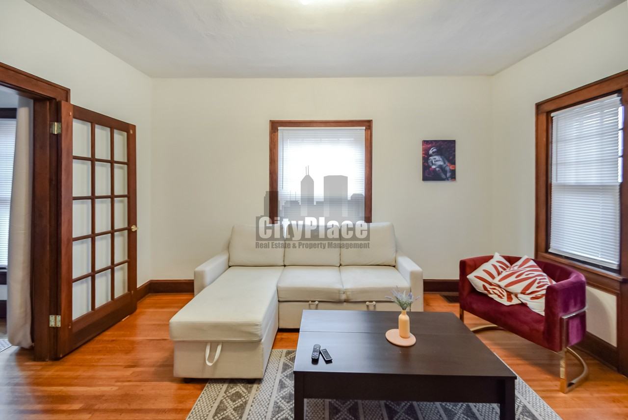 537 E 11th St #1 - Photo 6 of 15