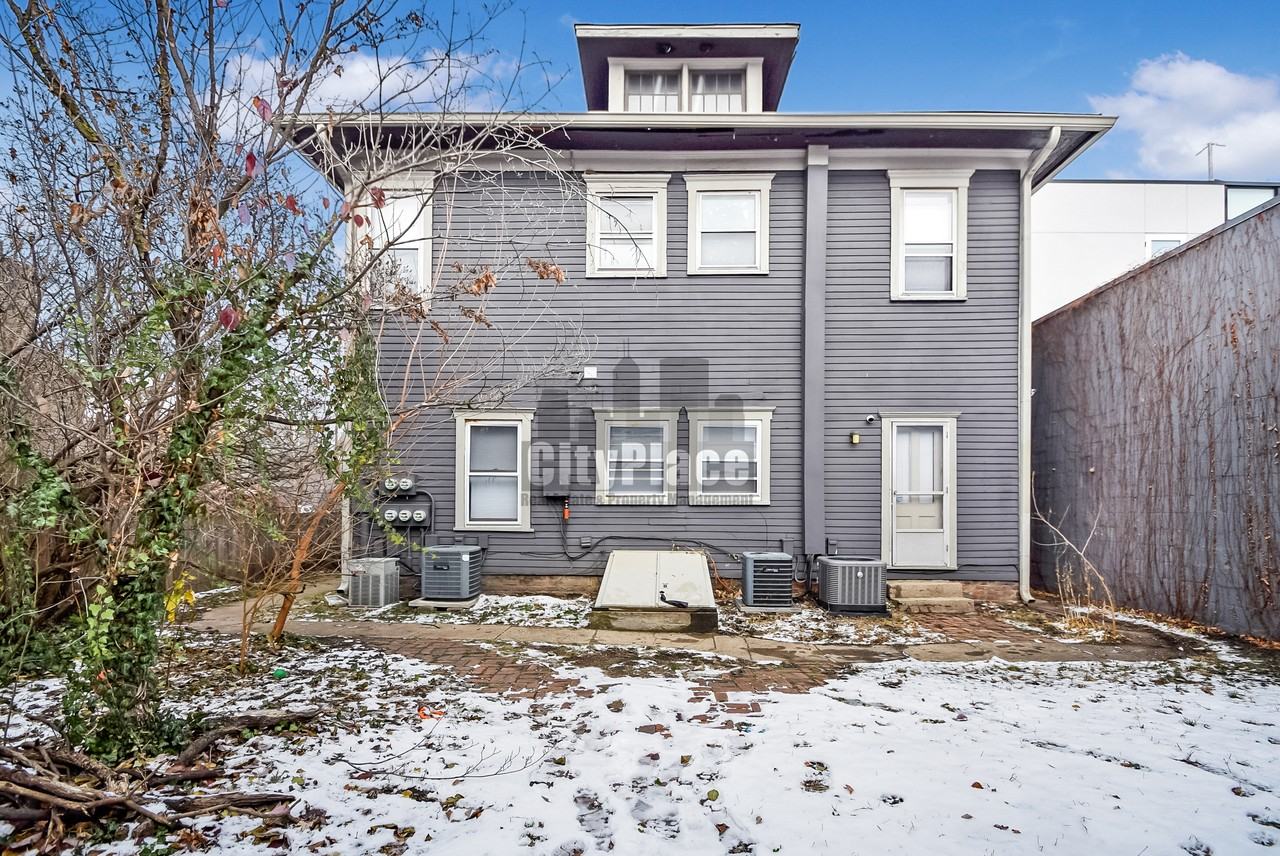 537 E 11th St #2 - Photo 4 of 16