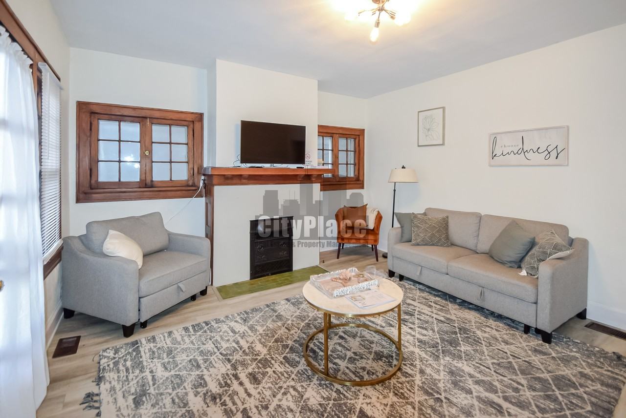 537 E 11th St #2 - Photo 5 of 16