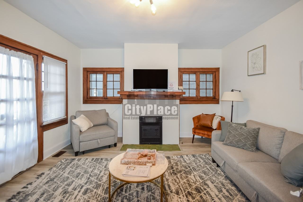 537 E 11th St #2 - Photo 6 of 16