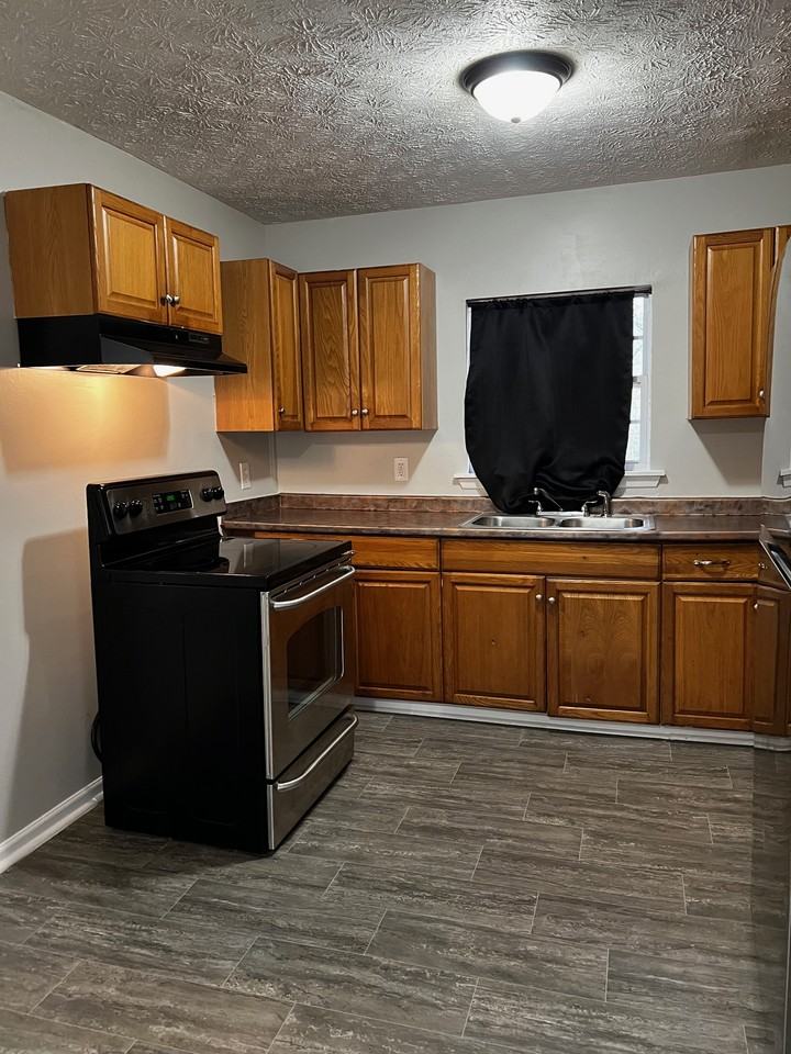 5895 Jonesboro Road - Photo 5 of 11