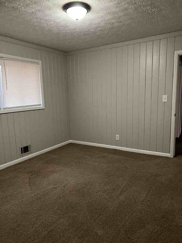 5895 Jonesboro Road - Photo 7 of 11