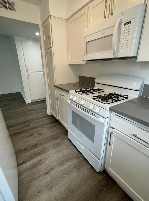 8319 South Broadway - Photo 2 of 10