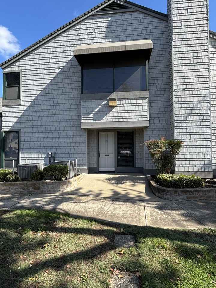 222 W Lockeford St - Photo 5 of 20