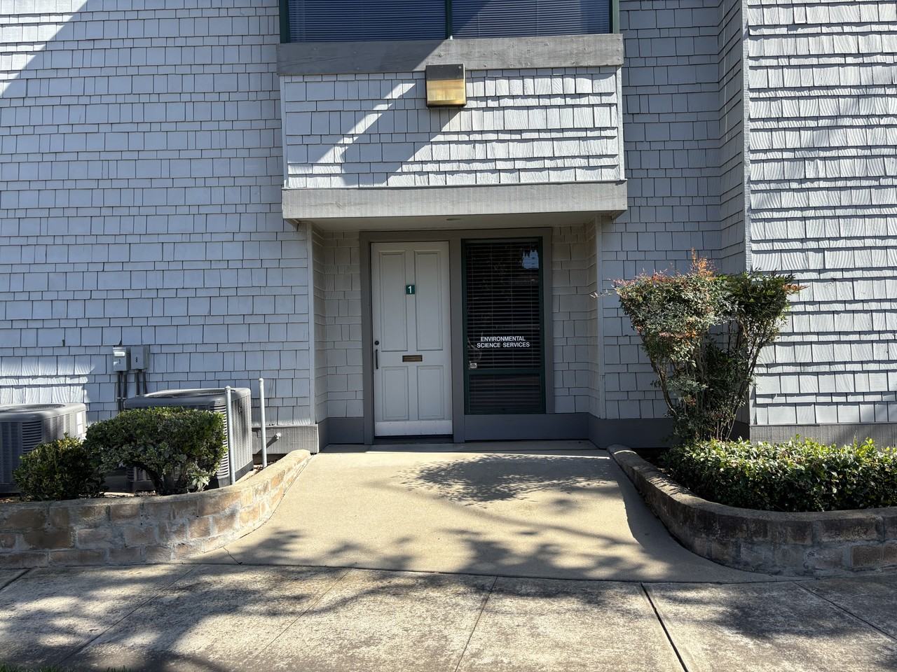 222 W Lockeford St - Photo 6 of 20