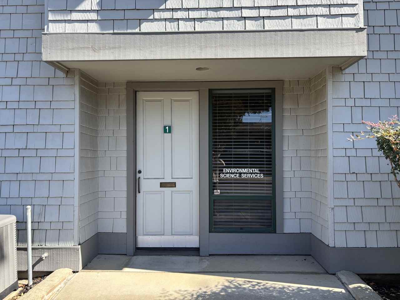 222 W Lockeford St - Photo 7 of 20