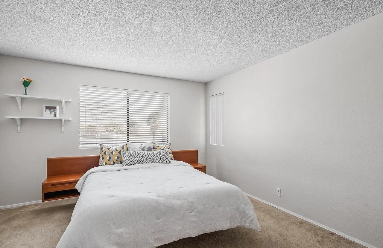 5985 Dandridge Ln - Photo 2 of 18