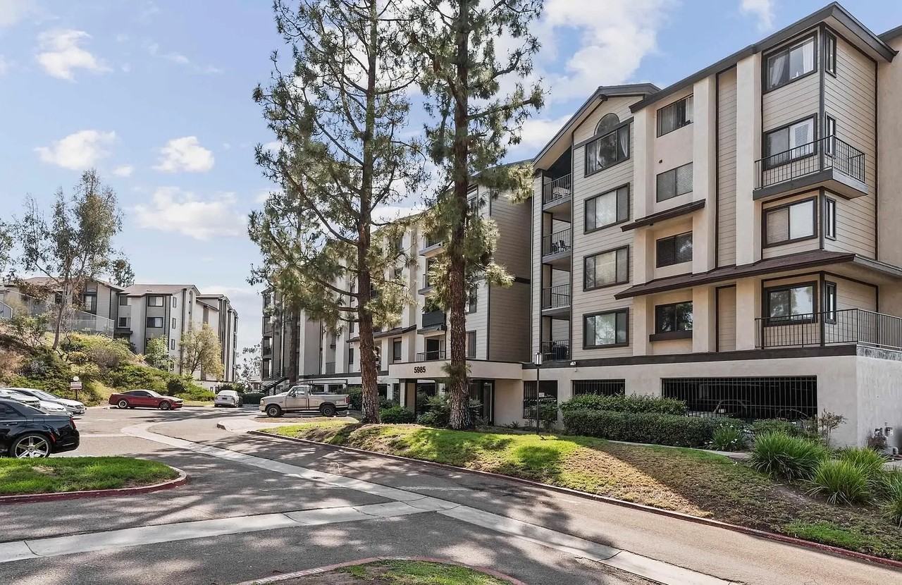 5985 Dandridge Ln - Photo 3 of 18