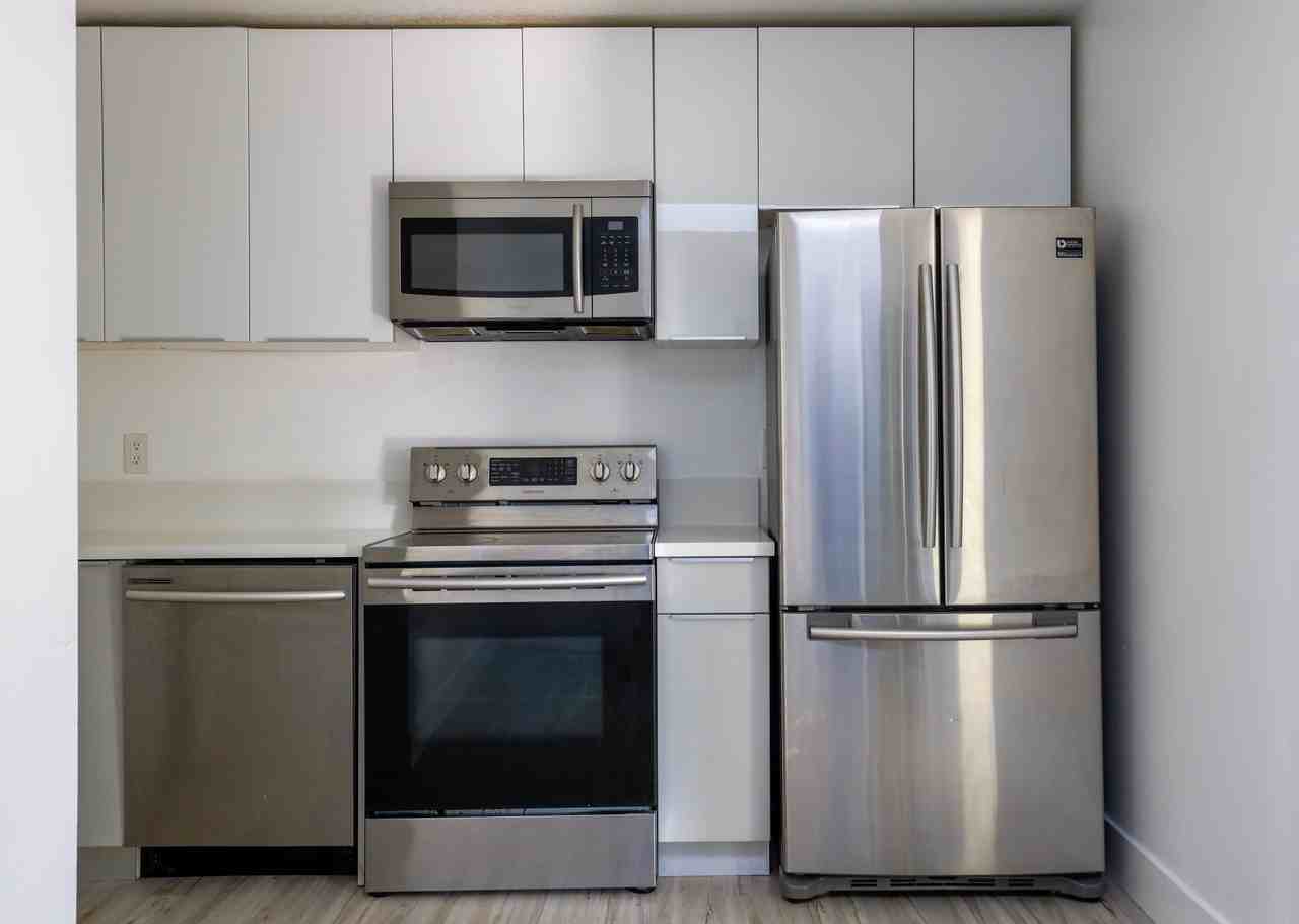 850 N Van Ness Ave #2 - Photo 4 of 39