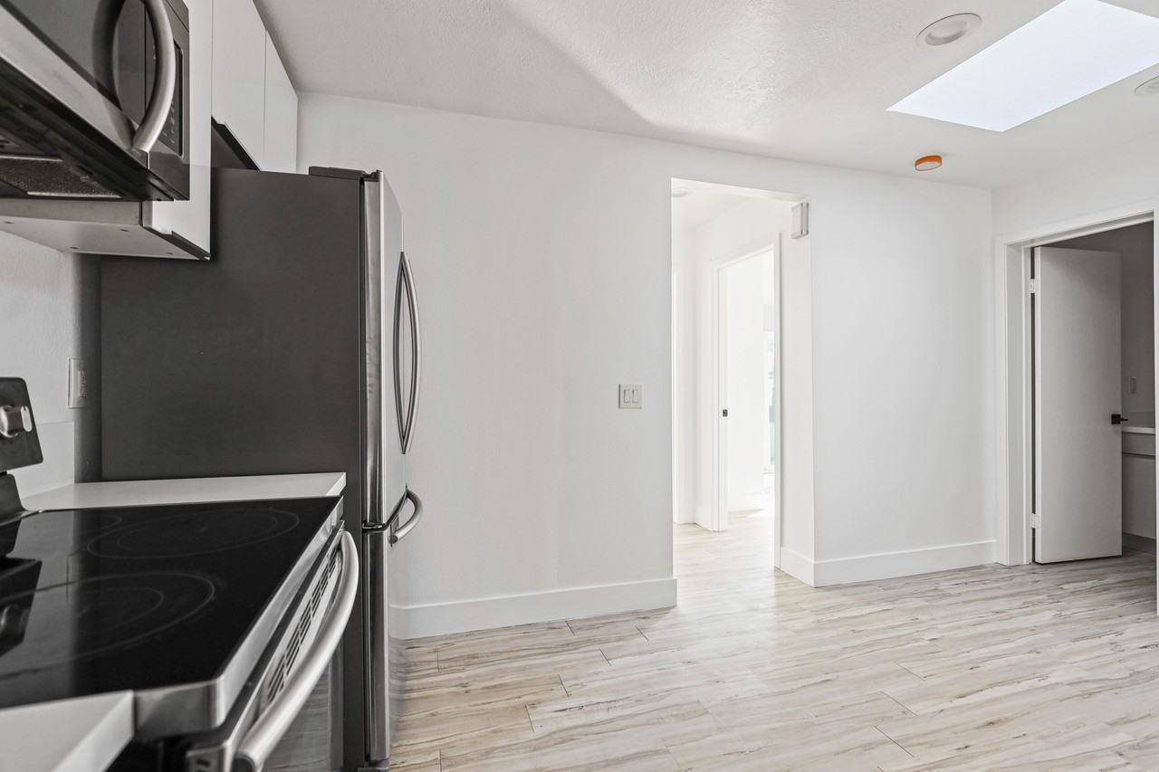 850 N Van Ness Ave #2 - Photo 5 of 39