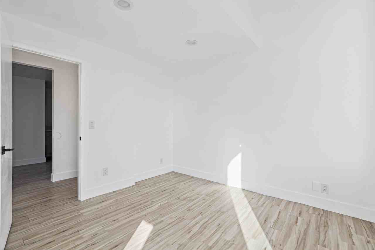 850 N Van Ness Ave #2 - Photo 7 of 39
