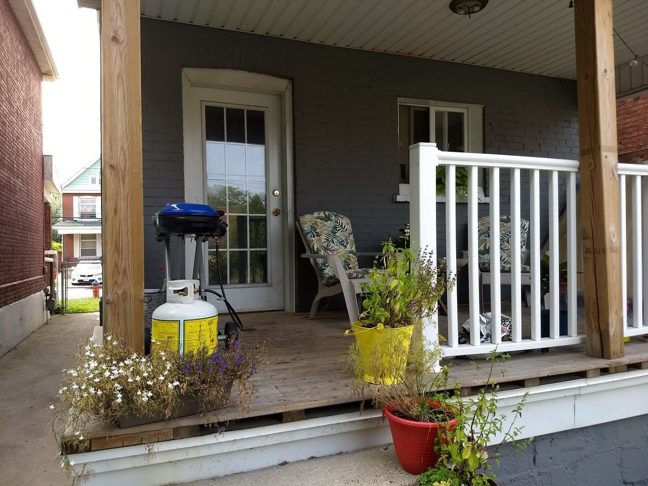 128 Queen Street North - Photo 5 of 11