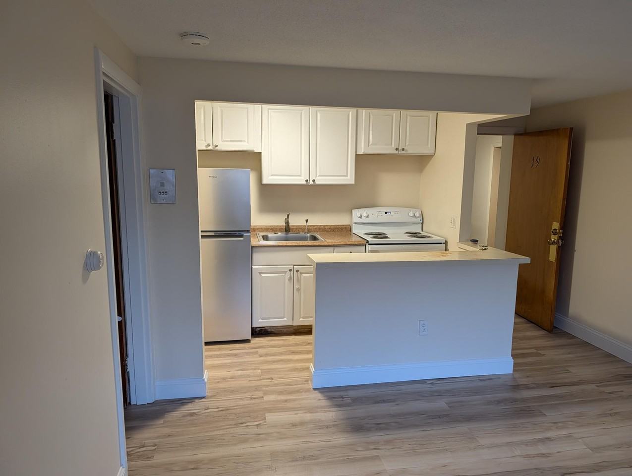 189 W Wyoming Ave #19 - Photo 2 of 14