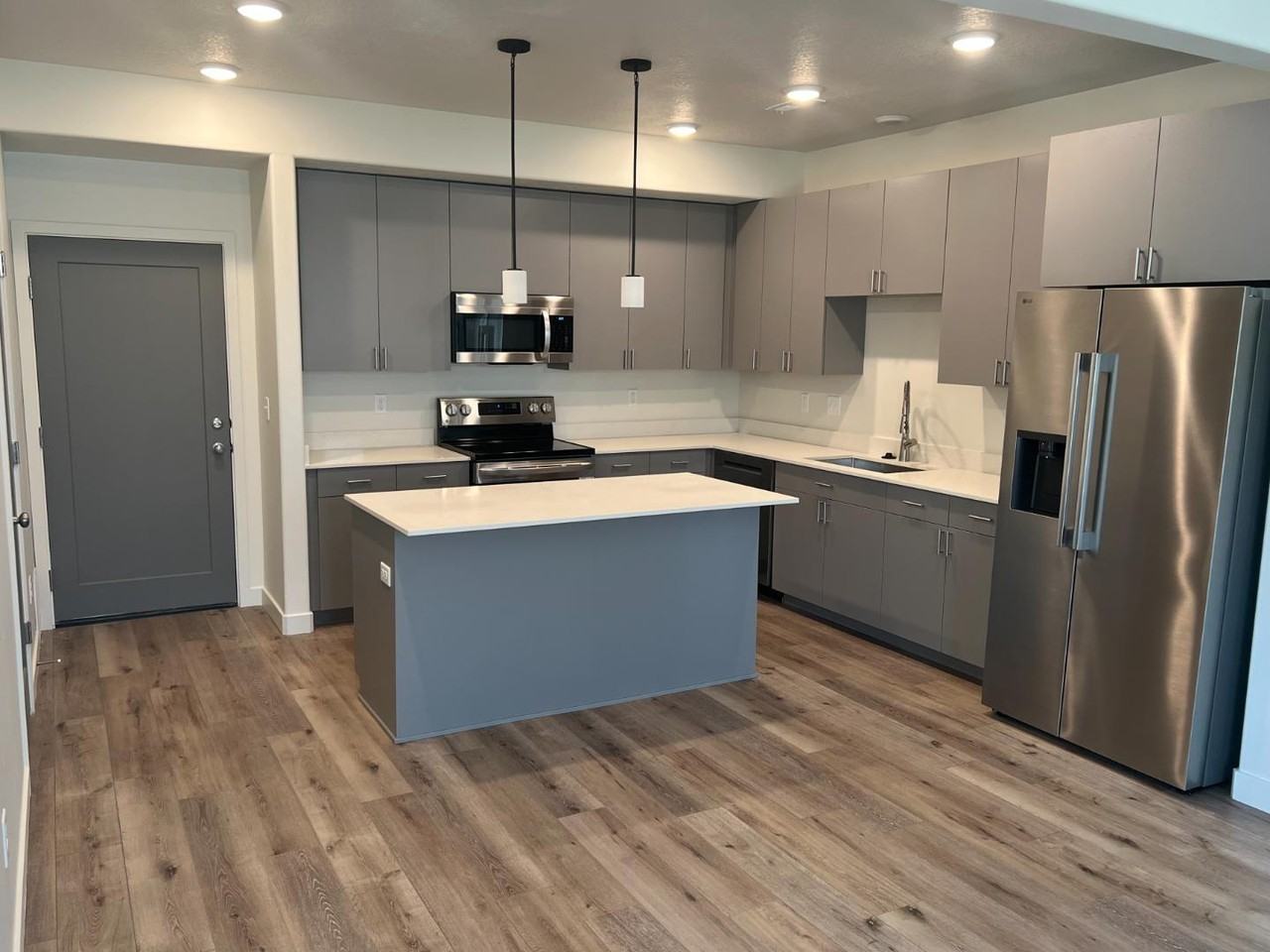 Avery Townhomes - Photo 2 of 10