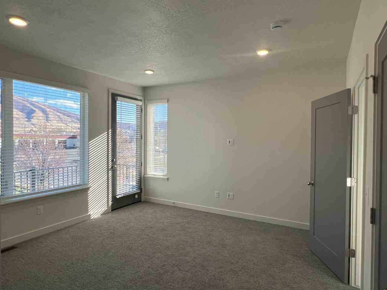 Avery Townhomes - Photo 6 of 10