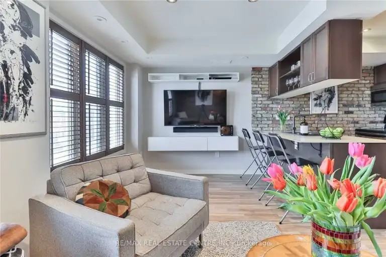 823 Dundas Street East #5