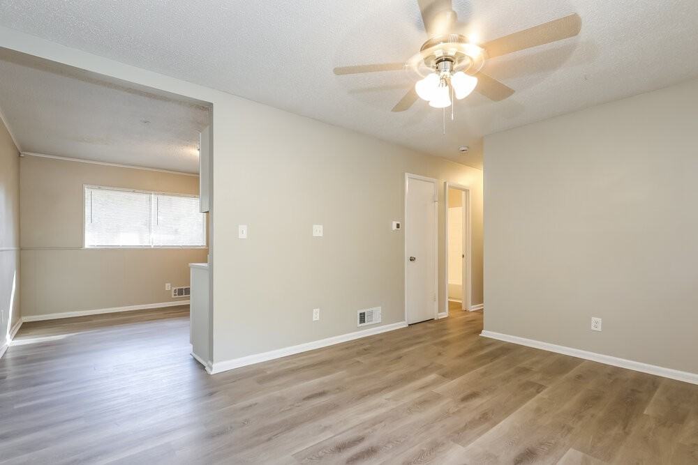 8270 Attleboro Dr - Photo 4 of 16