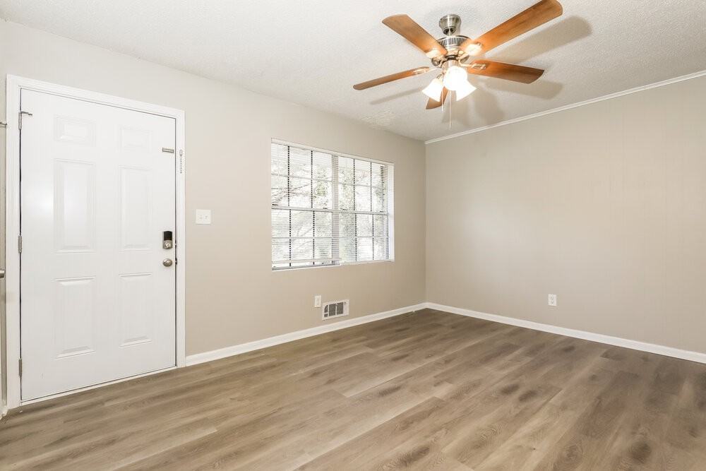 8270 Attleboro Dr - Photo 5 of 16