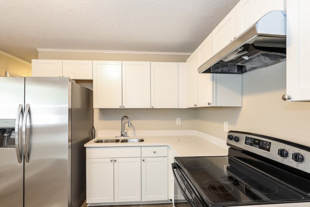 8270 Attleboro Dr - Photo 6 of 16