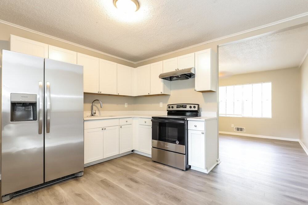 8270 Attleboro Dr - Photo 7 of 16