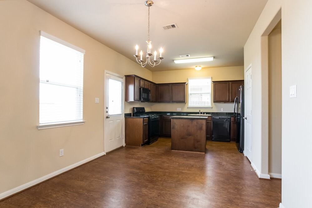 3350 Allington Ct - Photo 4 of 15