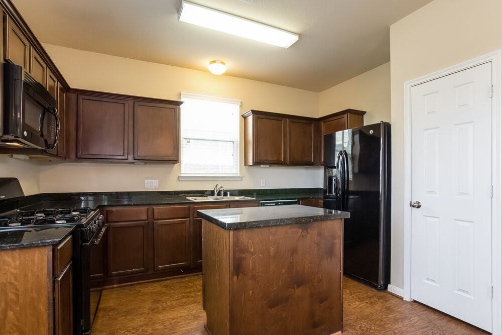 3350 Allington Ct - Photo 5 of 15