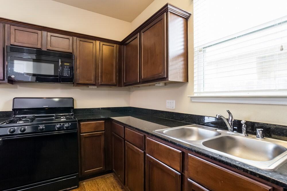 3350 Allington Ct - Photo 6 of 15