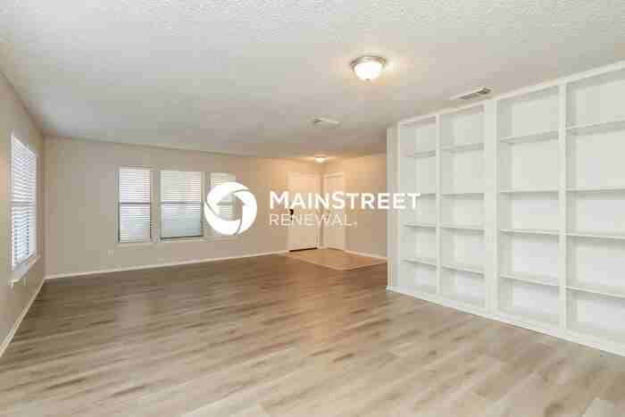 13406 Forum Rd - Photo 2 of 17