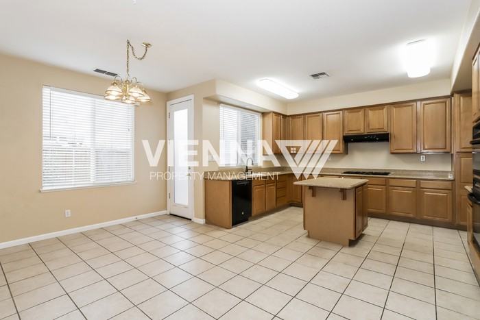 1613 Albatross Way - Photo 4 of 21