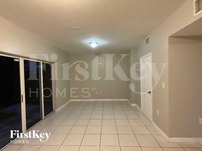 885 Southwest 6th Avenue - Photo 2 of 14