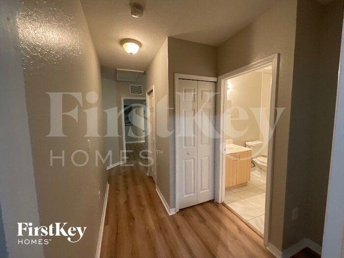 885 Southwest 6th Avenue - Photo 3 of 14