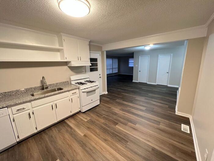 1121 Kitt Place - Photo 3 of 20