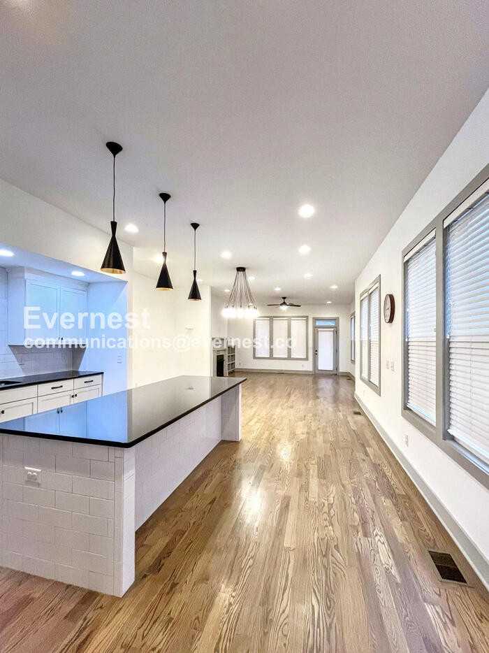 915B Caruthers Ave - Photo 3 of 46