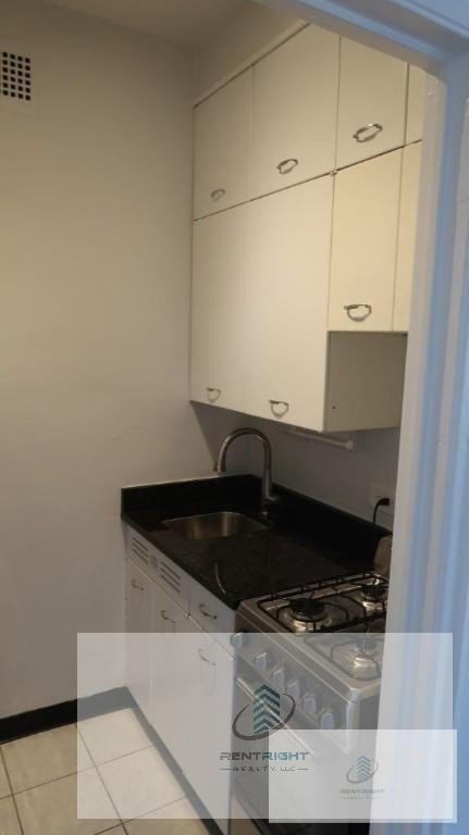 534 West Stratford Place #211 - Photo 2 of 15