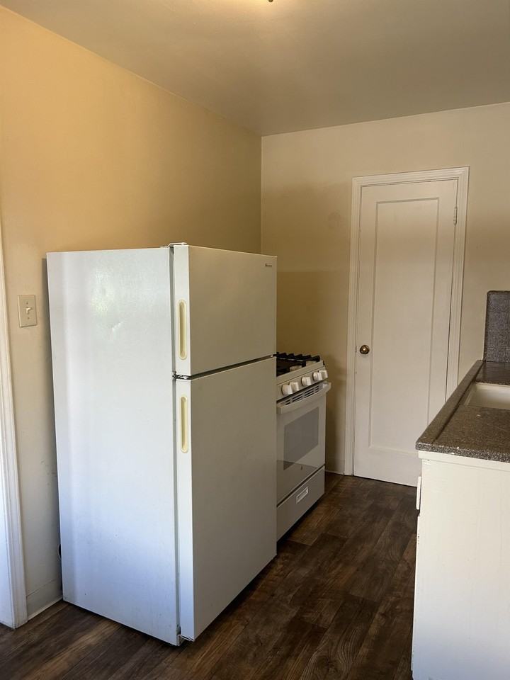 Carol Manor - 3014 O St. - Photo 3 of 7