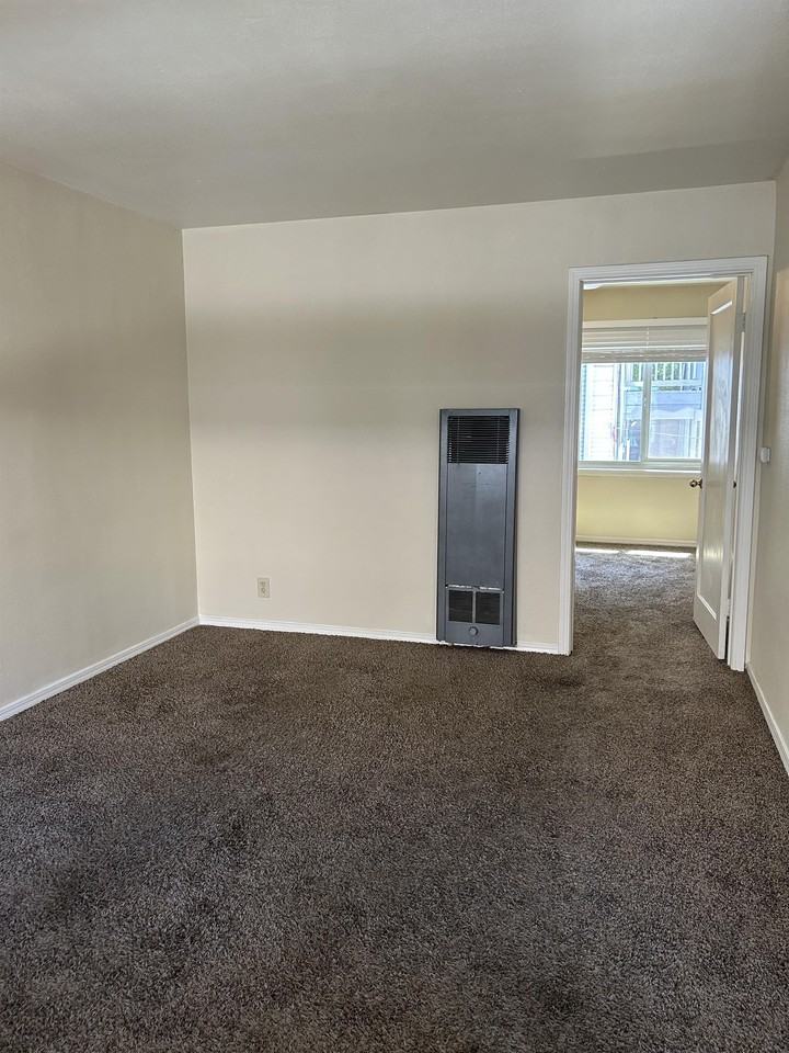 Carol Manor - 3014 O St. - Photo 4 of 7