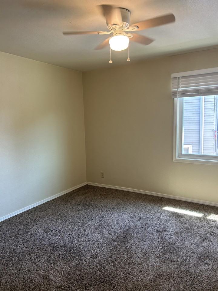 Carol Manor - 3014 O St. - Photo 6 of 7