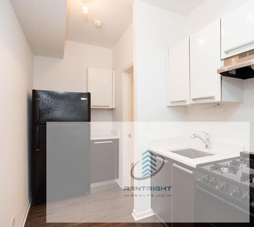 5054 North Winthrop Avenue #211 - Photo 2 of 9