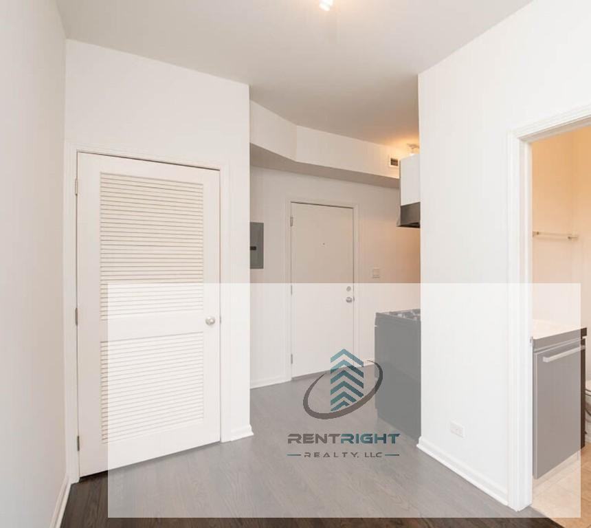 5054 North Winthrop Avenue #211 - Photo 4 of 9