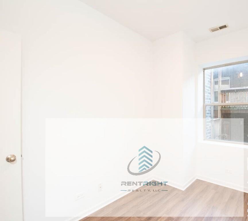 5054 North Winthrop Avenue #211 - Photo 5 of 9