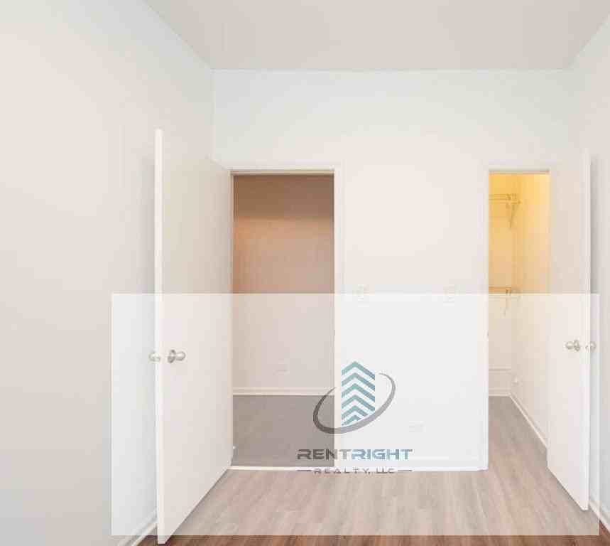 5054 North Winthrop Avenue #211 - Photo 6 of 9