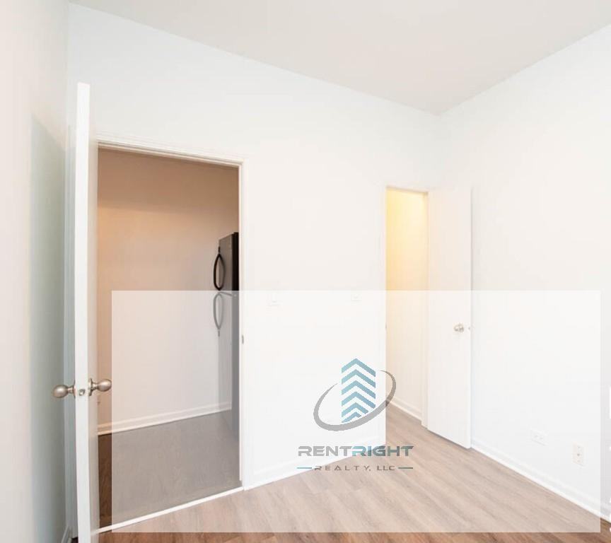 5054 North Winthrop Avenue #211 - Photo 7 of 9