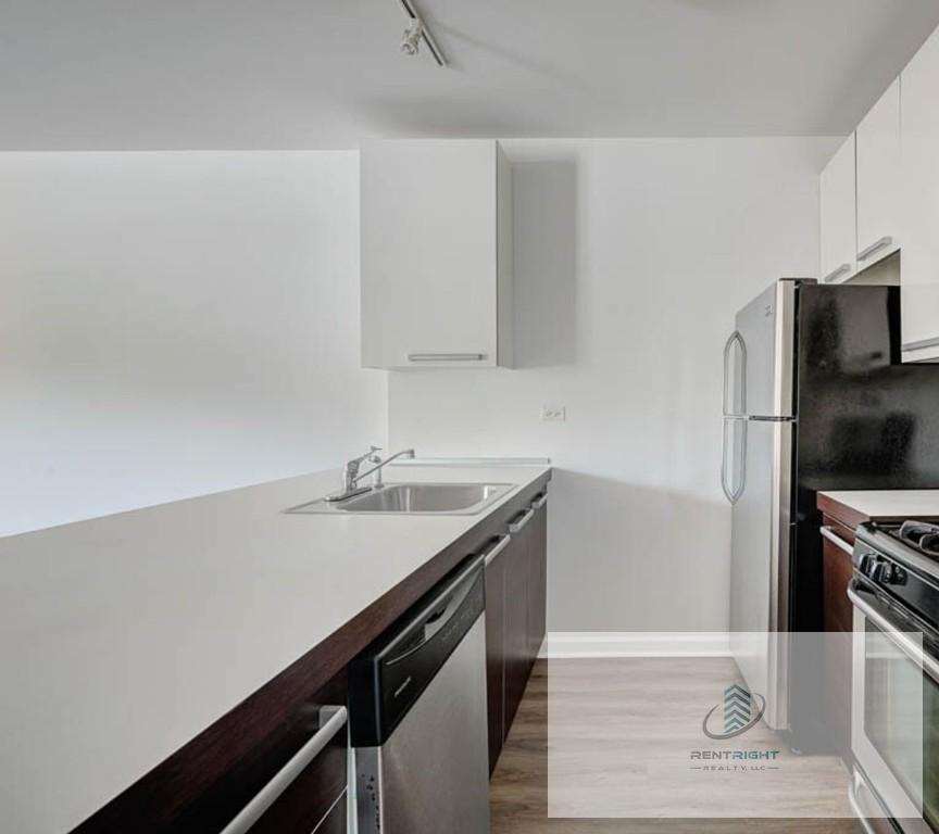 West Glenlake Avenue #3A - Photo 3 of 12